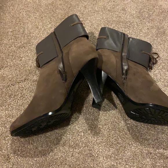 Brand New!!!! Suede Grey leather and suede booties. Brand is Sofft. - Picture 4 of 8